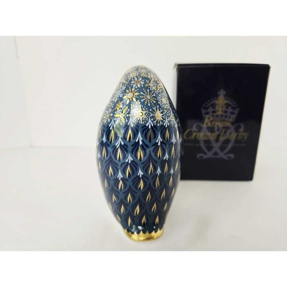 Royal Crown Derby paperweight Penguin and Chick w/ box figurine